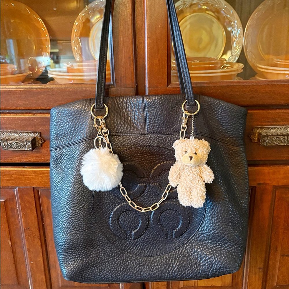 ♥️💖 Cream Faux Fur Puff Ball Bag Charm or Keychain NWT - Picture 2 of 5